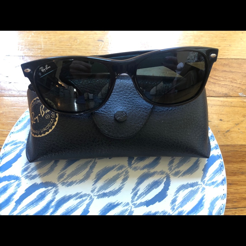 Ray-Ban New Wayfarer Black Sunglasses - RB2132